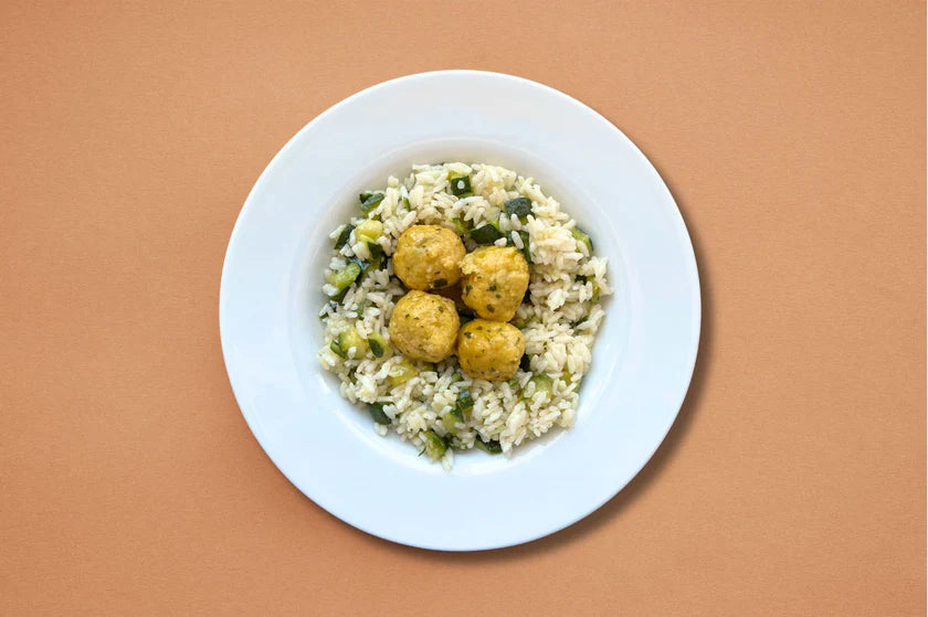 Polpette di salmone con riso carnaroli e zucchine